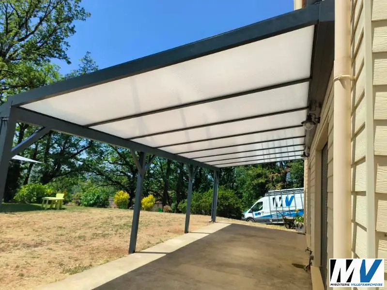 Toiture de véranda aluminium Technal sur mesure à Villefranche-de-Rouergue